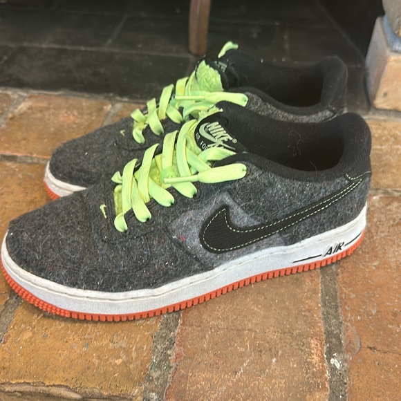 Nike Youth Air Force 1 - Picture 3 of 5